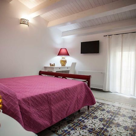 Palazzo Pagliaro Hotel Santo Stefano di Camastra Eksteriør billede